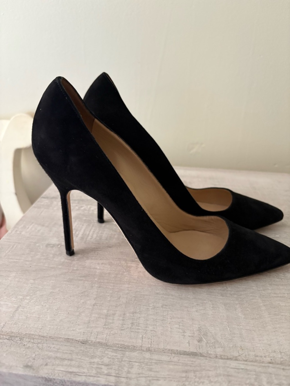 Manolo Blahnik Black Suede Pointed-Toe Stiletto Pumps - Picture 3 of 4